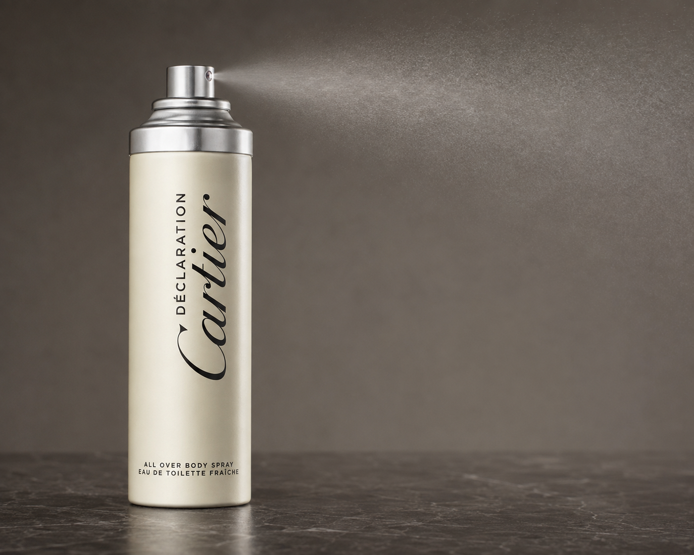 Cartier-Bodyspray mit feinem Sprühnebel.